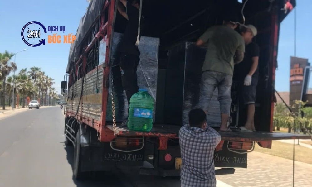 Dịch vụ bốc xếp Hóc Môn giúp tối ưu tiến độ giao nhận và xuống hàng