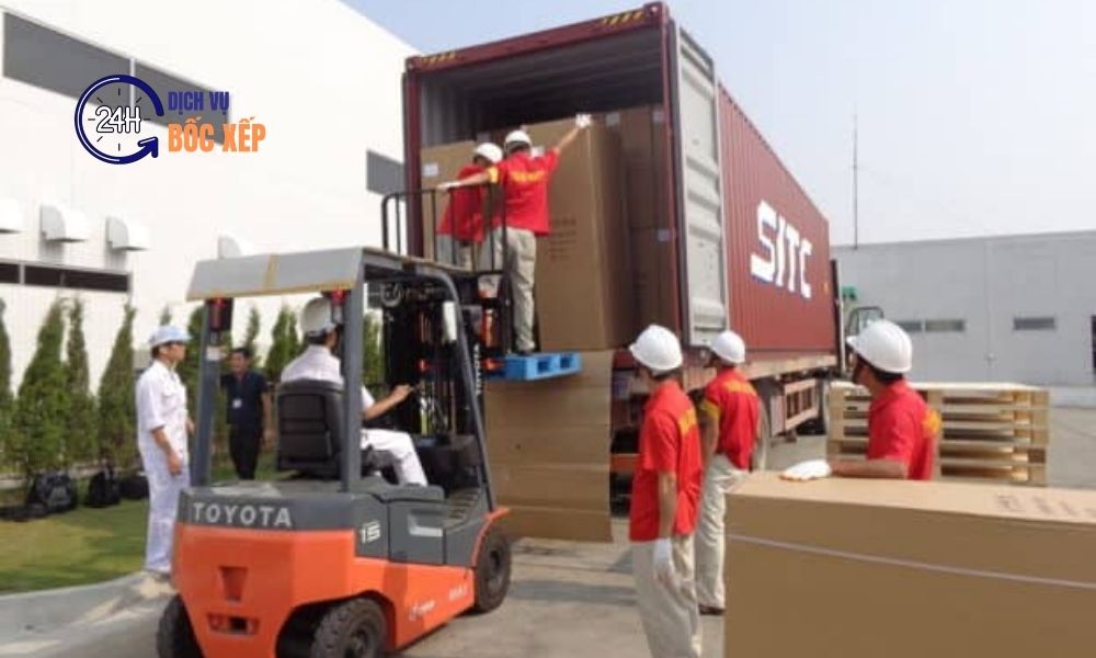 Dịch vụ bốc xếp Hóc Môn hỗ trợ hàng pallet và hàng hóa số lượng lớn