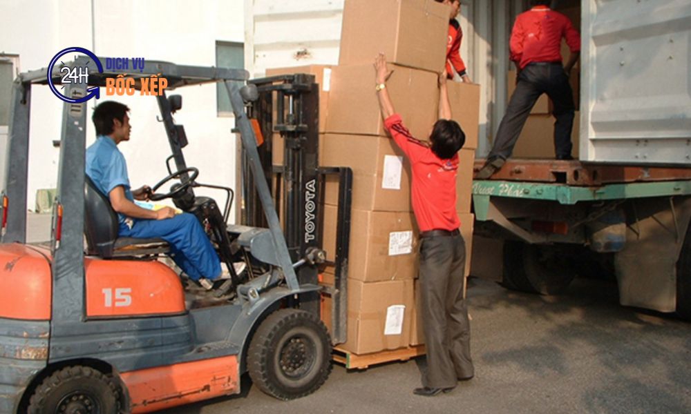 Dịch vụ bốc xếp sân bay đảm bảo an toàn trong quá trình bốc dỡ hàng hóa