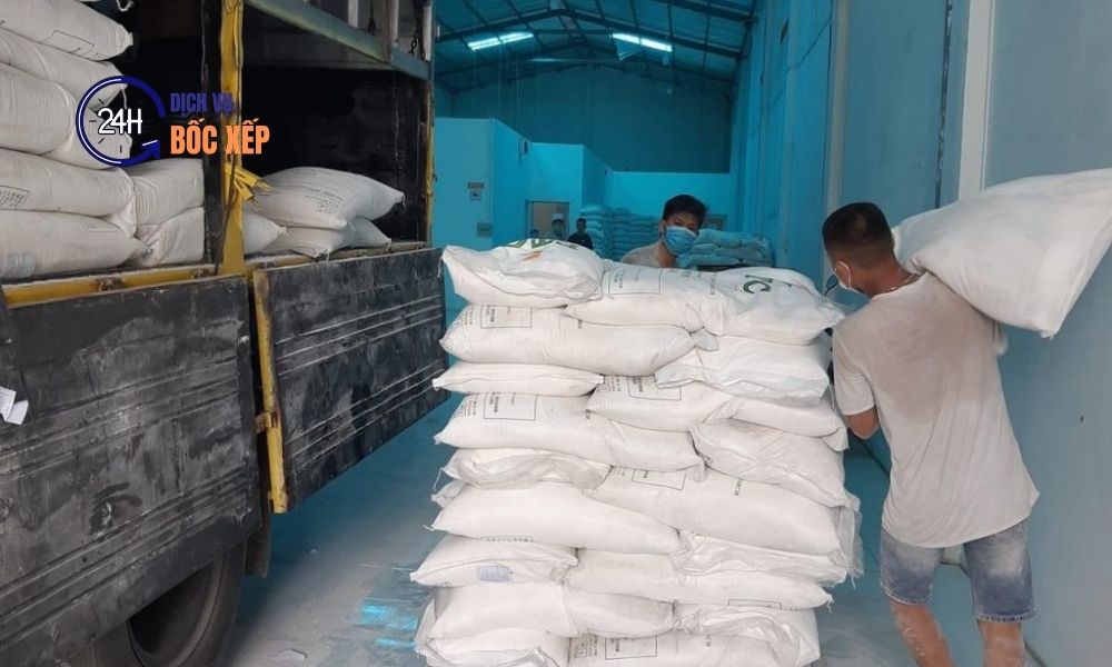 Dịch vụ bốc xếp Thủ Đức hỗ trợ nhân lực và xe nâng theo yêu cầu